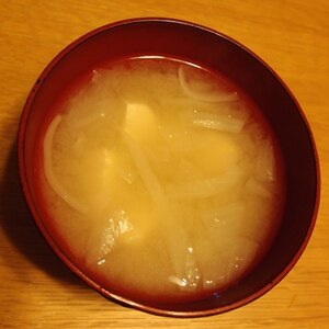 玉ねぎと豆腐のお味噌汁